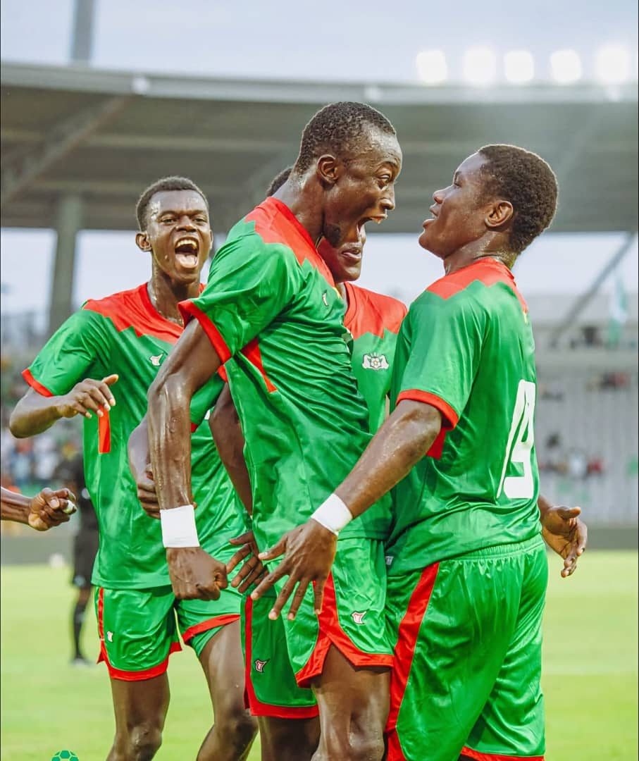Squad celebrating on the pitch