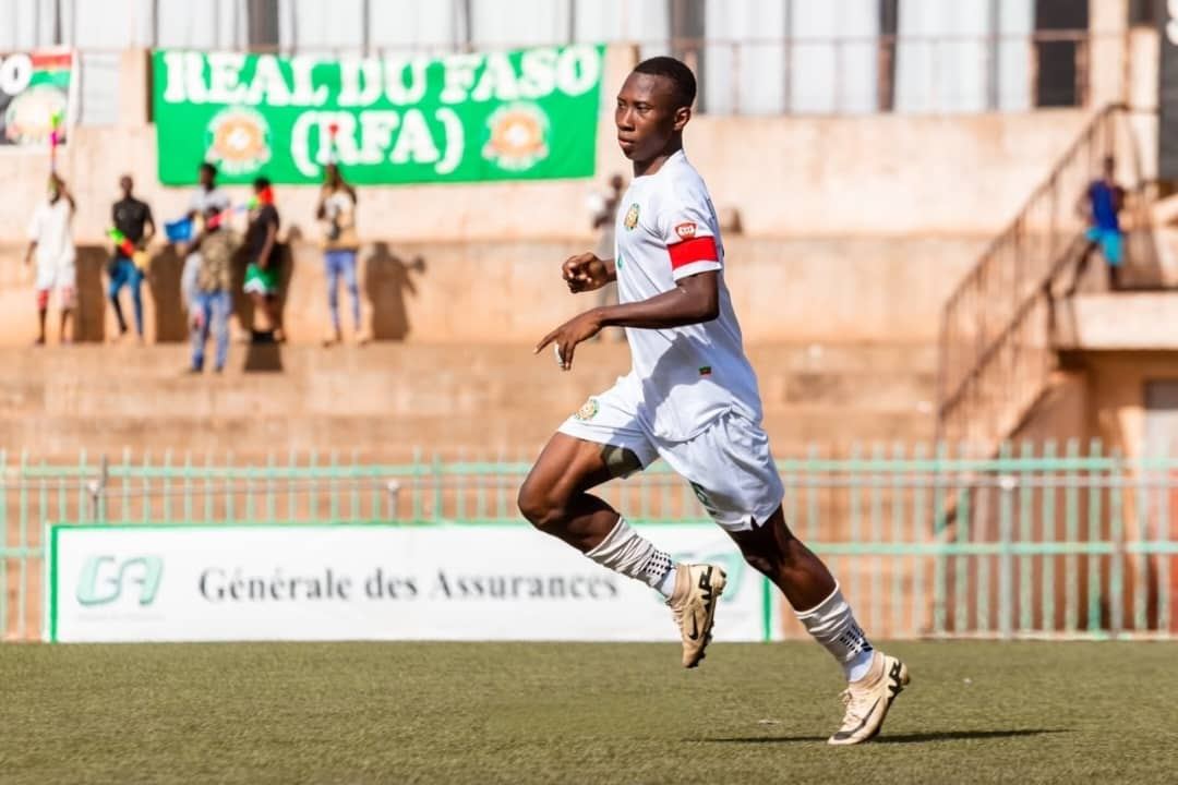 Bagré wearing the captain's armband
