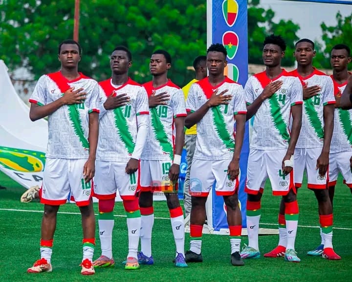 Zinaba lining up with the Burkina Faso U20 squad